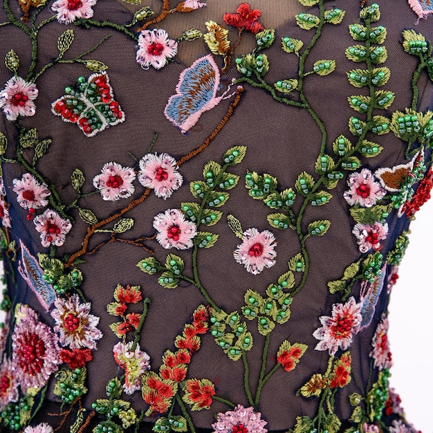 Zbliżenie na haftowane detale